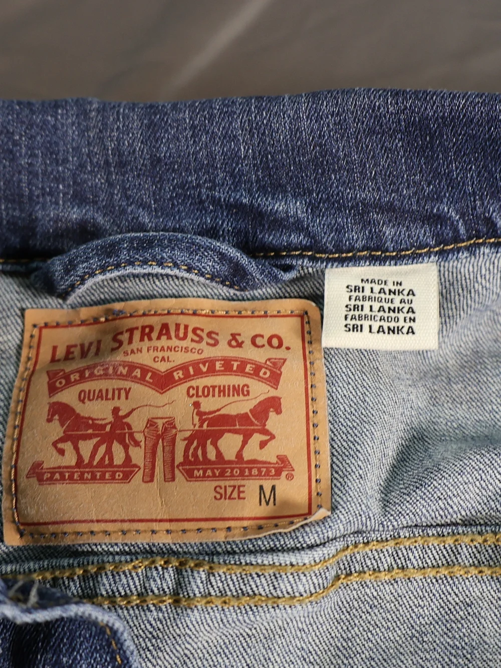 Levi's Blue Denim Trucker Jacket with Red Tab #FEODZR - Picture 4 of 8